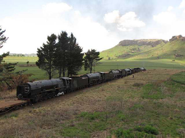 26_-_Relocation_-_Loco_Train_moves_into_cutting